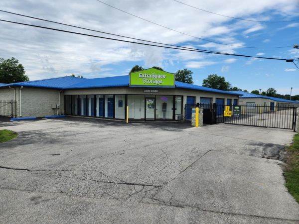 Extra Space Storage - 2190 - Jeffersonville - 2225 E 10th St. - 2225 East 10th Street