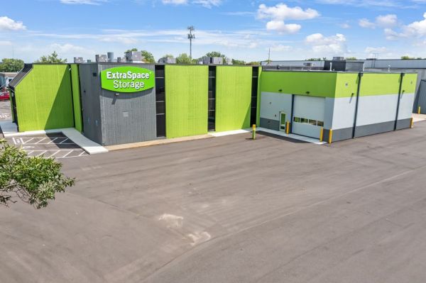Extra Space Storage - 6197 - Plymouth - 32nd Ave N - 15755 32nd Avenue North