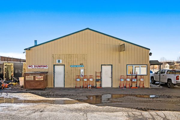 A Plus Self Storage - 425 Quebec Avenue