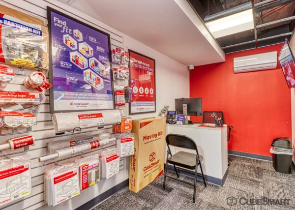 CubeSmart Self Storage MD Chevy Chase Woodmont Ave - 7110 Woodmont Avenue