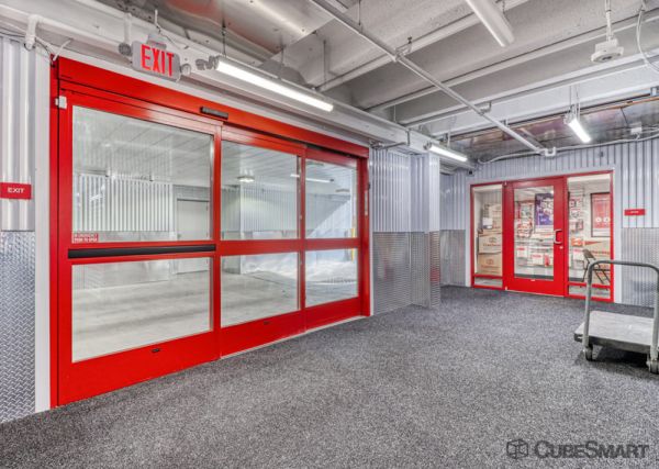 CubeSmart Self Storage MD Chevy Chase Woodmont Ave - 7110 Woodmont Avenue