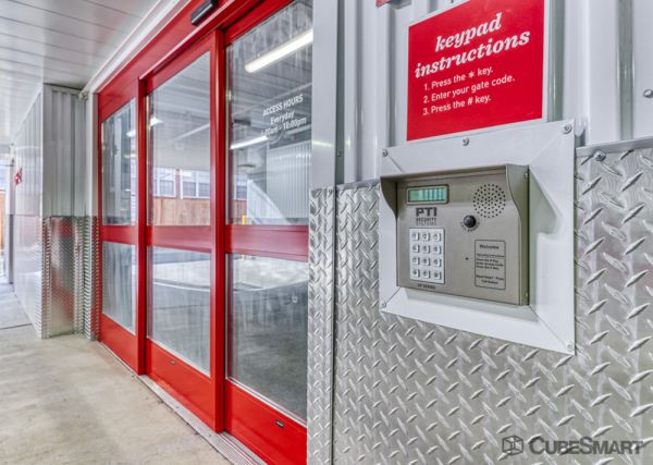 CubeSmart Self Storage MD Chevy Chase Woodmont Ave - 7110 Woodmont Avenue