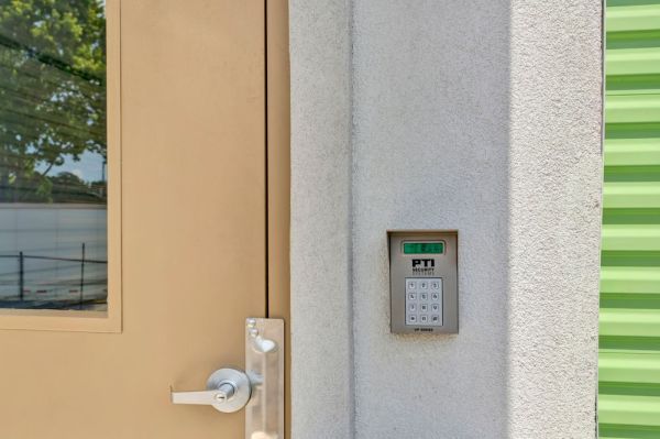 Extra Space Storage - 7969 - Gainesville - Ridge Rd - 891 West Ridge Road