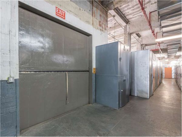 Extra Space Storage - 8886 - New York - Broadway - 3330 Broadway