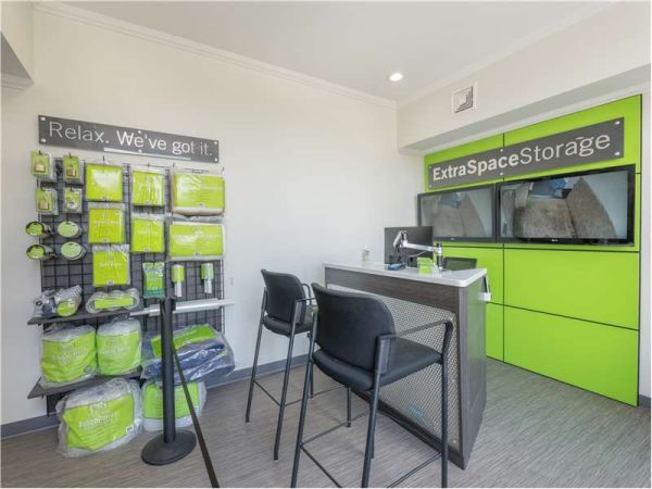 Extra Space Storage - 8886 - New York - Broadway - 3330 Broadway