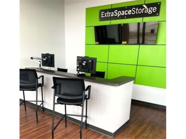 Extra Space Storage - 6373 - Lexington - W Main St - 748 West Main Street
