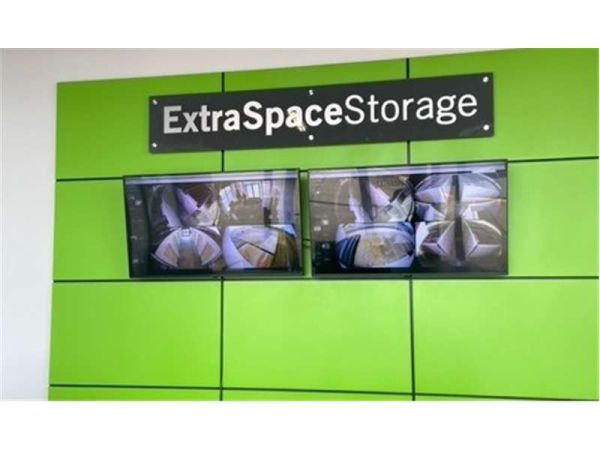Extra Space Storage - 6373 - Lexington - W Main St - 748 West Main Street