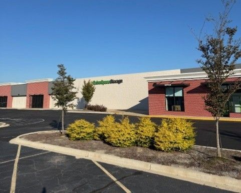 Extra Space Storage - 6373 - Lexington - W Main St - 748 West Main Street
