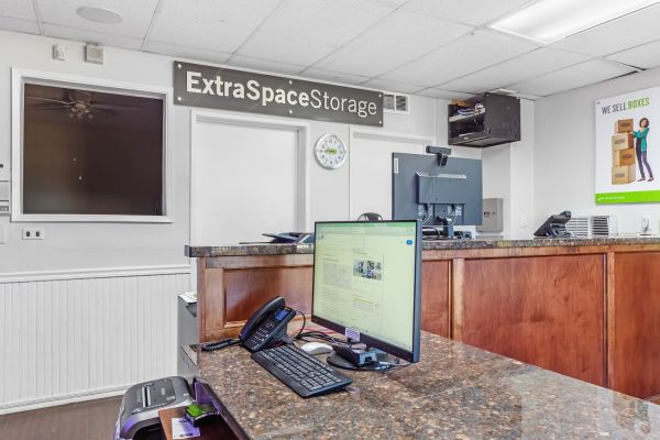 Extra Space Storage - 7981 - Upland - 11th St - 1675 West 11th Street