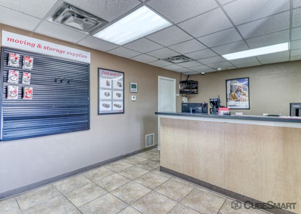 CubeSmart Self Storage TX Fort Worthy N Freeway - 613 North Freeway