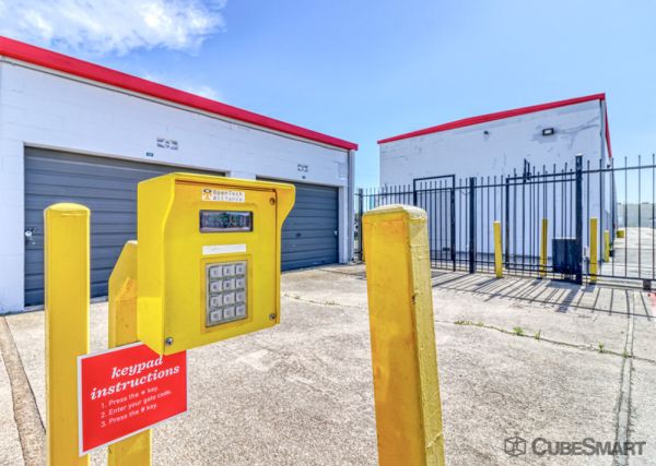 CubeSmart Self Storage TX Fort Worthy N Freeway - 613 North Freeway