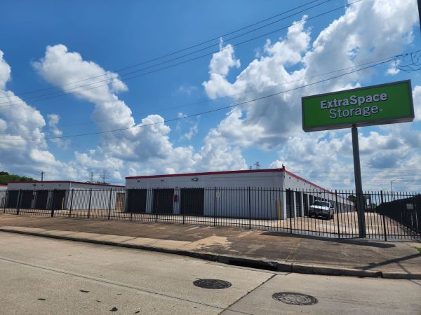 Extra Space Storage - 6389 - Houston - 11702 Beechnut St - 11702 Beechnut Street