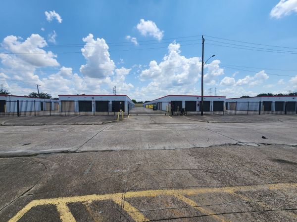 Extra Space Storage - 6389 - Houston - 11702 Beechnut St - 11702 Beechnut Street