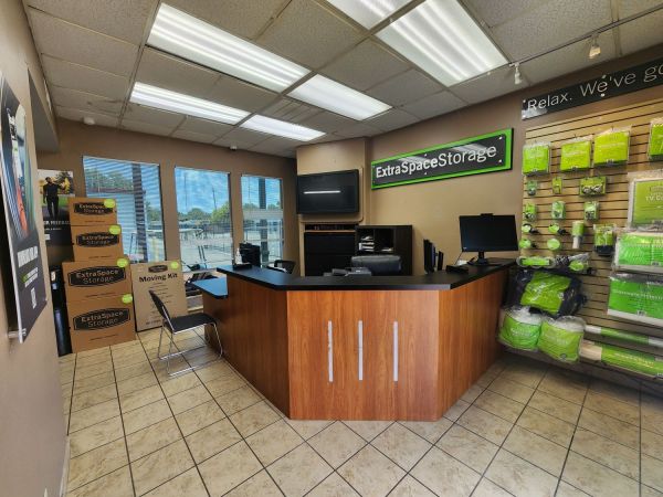 Extra Space Storage - 6389 - Houston - 11702 Beechnut St - 11702 Beechnut Street