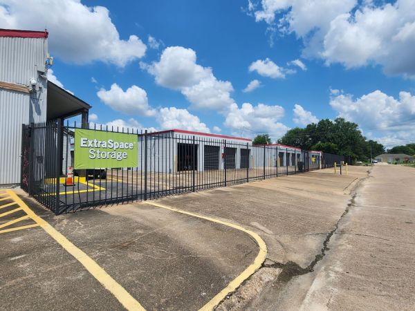 Extra Space Storage - 6389 - Houston - 11702 Beechnut St - 11702 Beechnut Street
