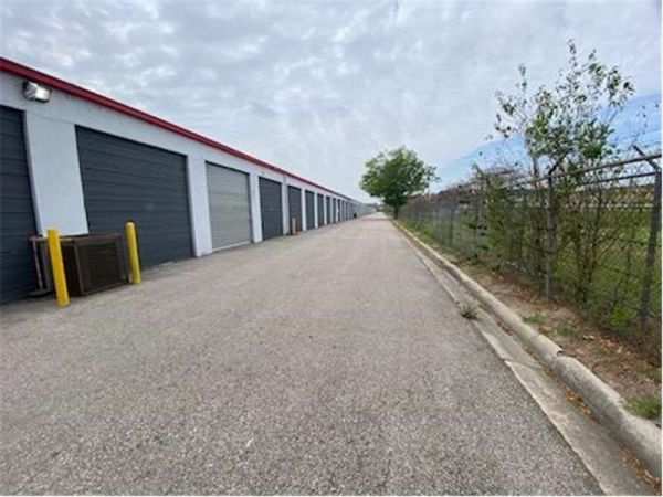 Extra Space Storage - 6408 - Houston - N Houston Rosslyn Rd - 5811 North Houston Rosslyn Road