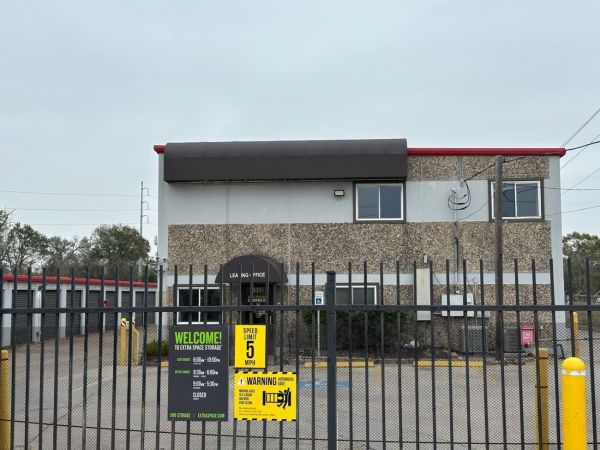 Extra Space Storage - 6407 - Houston - Antoine Dr - 5550 Antoine Drive