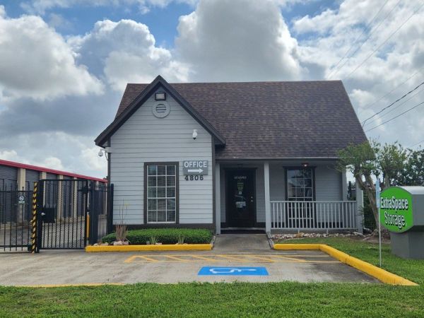 Extra Space Storage - 6406 - Deer Park - Marie St - 4806 Marie Lane