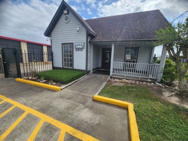 Extra Space Storage - 6406 - Deer Park - Marie St - 4806 Marie Lane