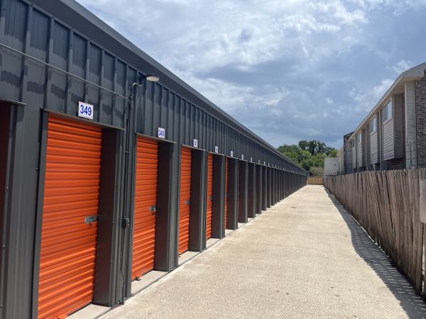 New Orleans Lock Storage - 7911 Bullard Avenue