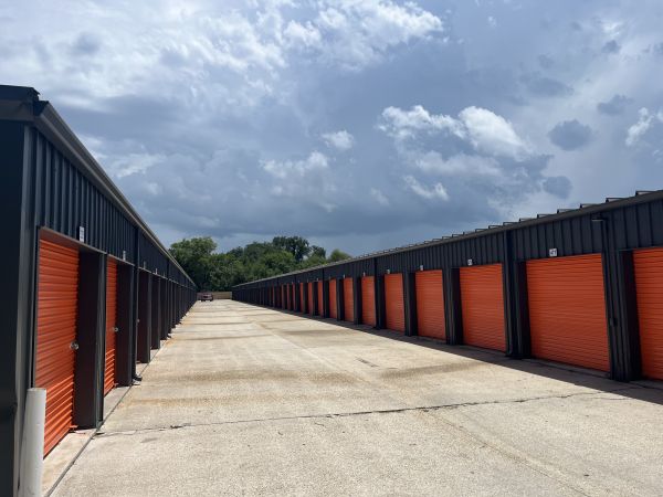 New Orleans Lock Storage - 7911 Bullard Avenue