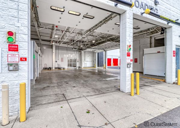 CubeSmart Self Storage - Grand Avenue - Gurnee IL - 18600 Grand Avenue