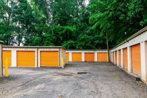Mini Mall Storage - Shelby - 516 E Dixon Blvd - 516 East Dixon Boulevard