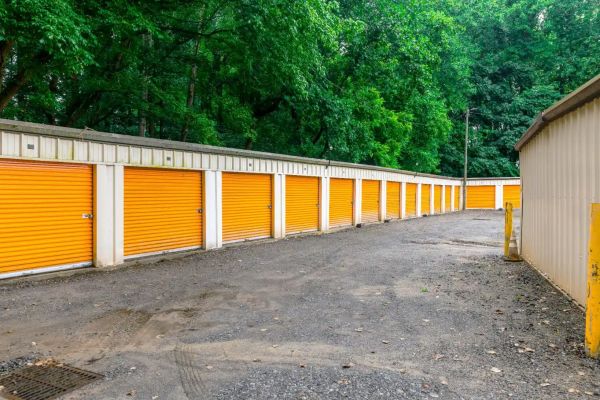Mini Mall Storage - Shelby - 516 E Dixon Blvd - 516 East Dixon Boulevard