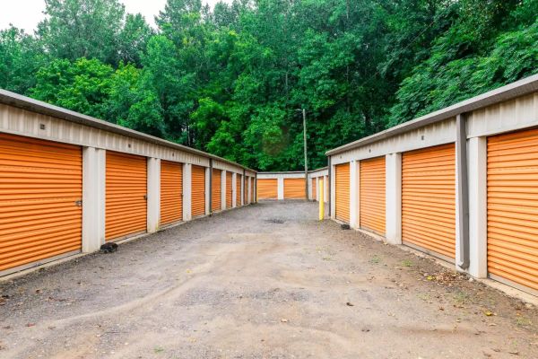 Mini Mall Storage - Shelby - 516 E Dixon Blvd - 516 East Dixon Boulevard