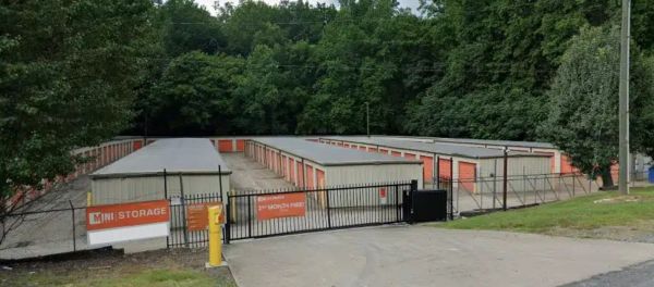 Mini Mall Storage - Shelby - 516 E Dixon Blvd - 516 East Dixon Boulevard