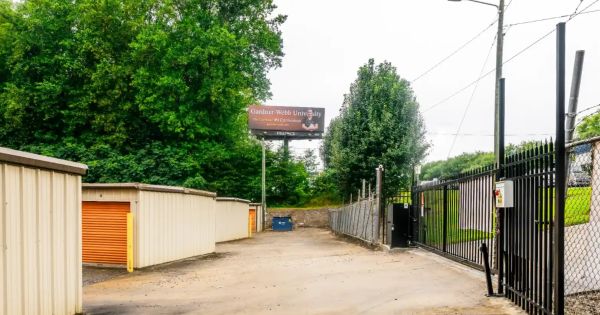 Mini Mall Storage - Shelby - 516 E Dixon Blvd - 516 East Dixon Boulevard