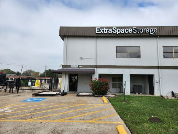 Extra Space Storage - 6385 - La Porte - W Fairmont Pkwy - 10601 West Fairmont Parkway
