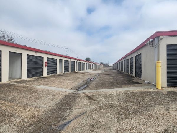 Extra Space Storage - 6385 - La Porte - W Fairmont Pkwy - 10601 West Fairmont Parkway
