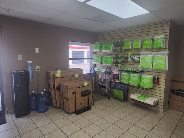 Extra Space Storage - 6385 - La Porte - W Fairmont Pkwy - 10601 West Fairmont Parkway