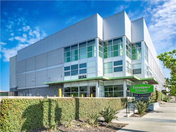 Extra Space Storage - 1235 - Los Angeles - S Central Ave - 6033 South Central Avenue