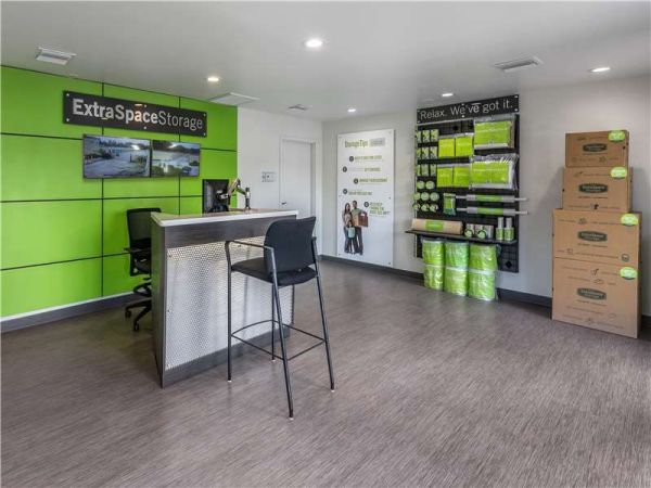 Extra Space Storage - 8251 - East Tampa - 601 S Falkenburg Rd - 601 South Falkenburg Road