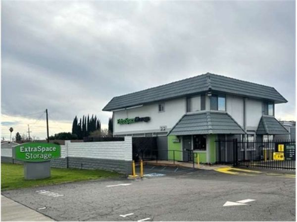 Extra Space Storage - 7380 - Upland - Campus Ave - 135 South Campus Avenue