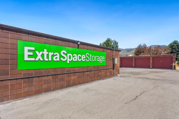 Extra Space Storage - 6448 - North Logan - E 2600 N - 185 East 2600 North