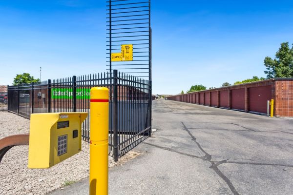 Extra Space Storage - 6448 - North Logan - E 2600 N - 185 East 2600 North