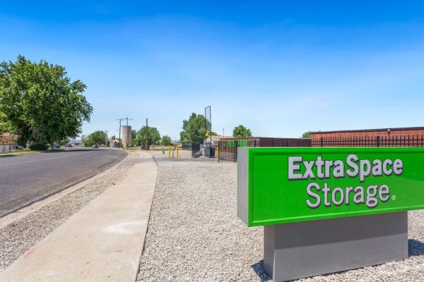 Extra Space Storage - 6448 - North Logan - E 2600 N - 185 East 2600 North