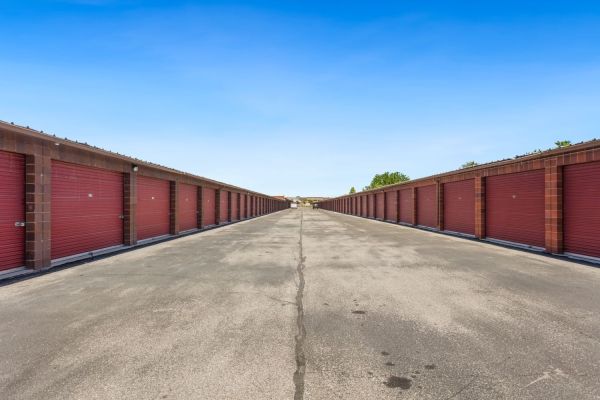Extra Space Storage - 6448 - North Logan - E 2600 N - 185 East 2600 North