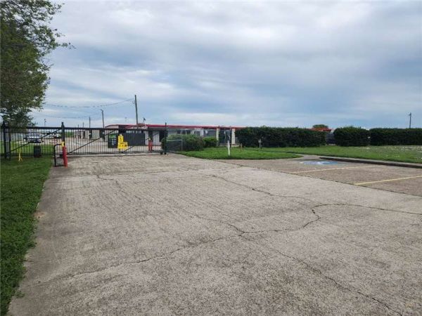 Extra Space Storage - 6401 - Texas City - Bay St - 2502 Bay Street North
