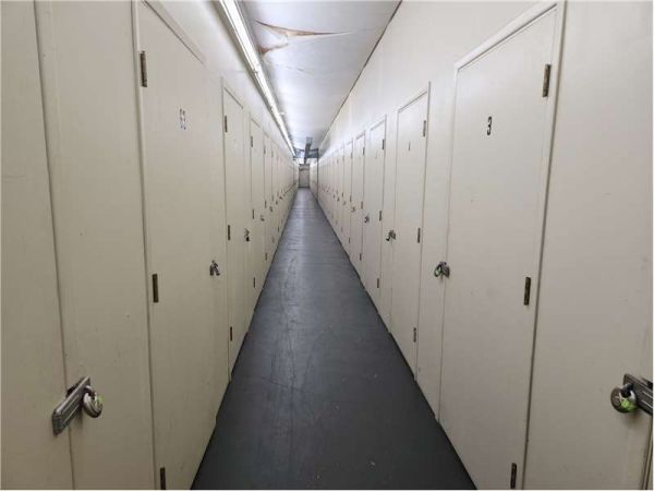 Extra Space Storage - 6401 - Texas City - Bay St - 2502 Bay Street North