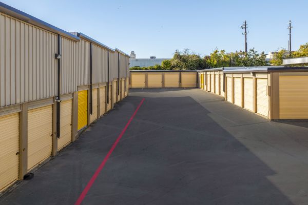 Devon Self Storage Dallas, Texas - 1606 Plantation Road