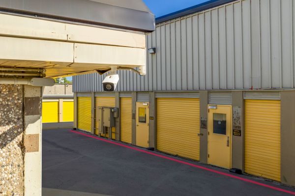 Devon Self Storage Dallas, Texas - 1606 Plantation Road