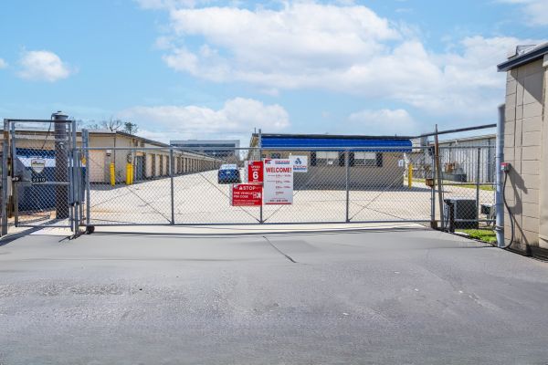 Devon Self Storage Lafayette, Louisiana - 2310 West Pinhook Road
