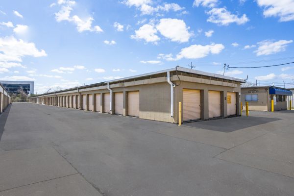Devon Self Storage Lafayette, Louisiana - 2310 West Pinhook Road
