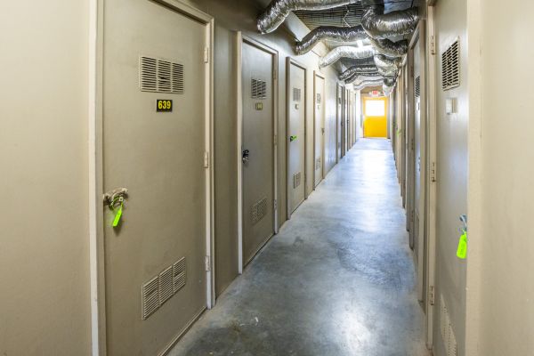 Devon Self Storage Lafayette, Louisiana - 2310 West Pinhook Road
