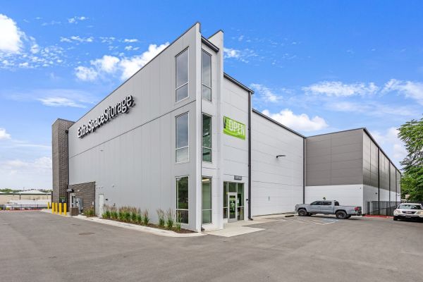 Extra Space Storage - 2056 - Kansas City - 73rd Ter - 238 West 73rd Terrace