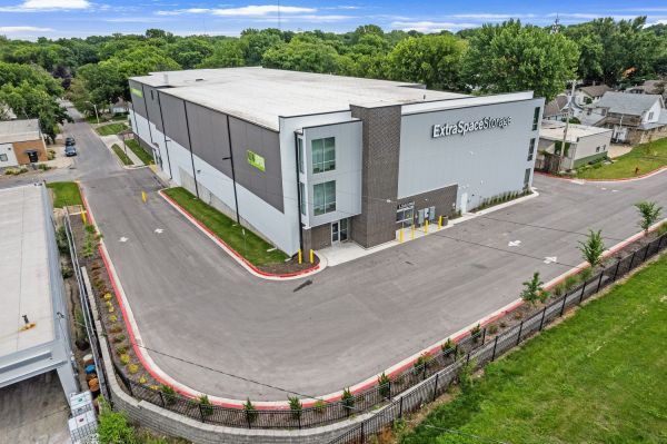 Extra Space Storage - 2056 - Kansas City - 73rd Ter - 238 West 73rd Terrace